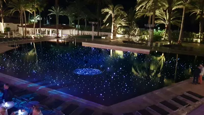 Efectos sorprendentes en tu piscina con Iluminación de tiras LED