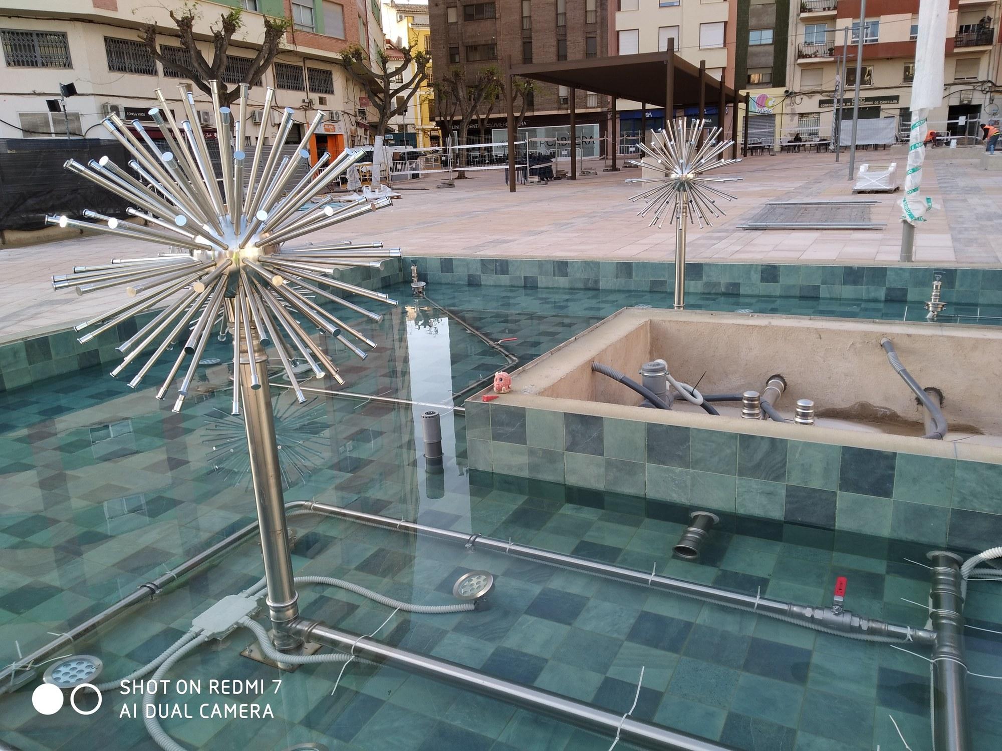 Efectos esféricos de agua e iluminación de la fuente ornamental de Onda