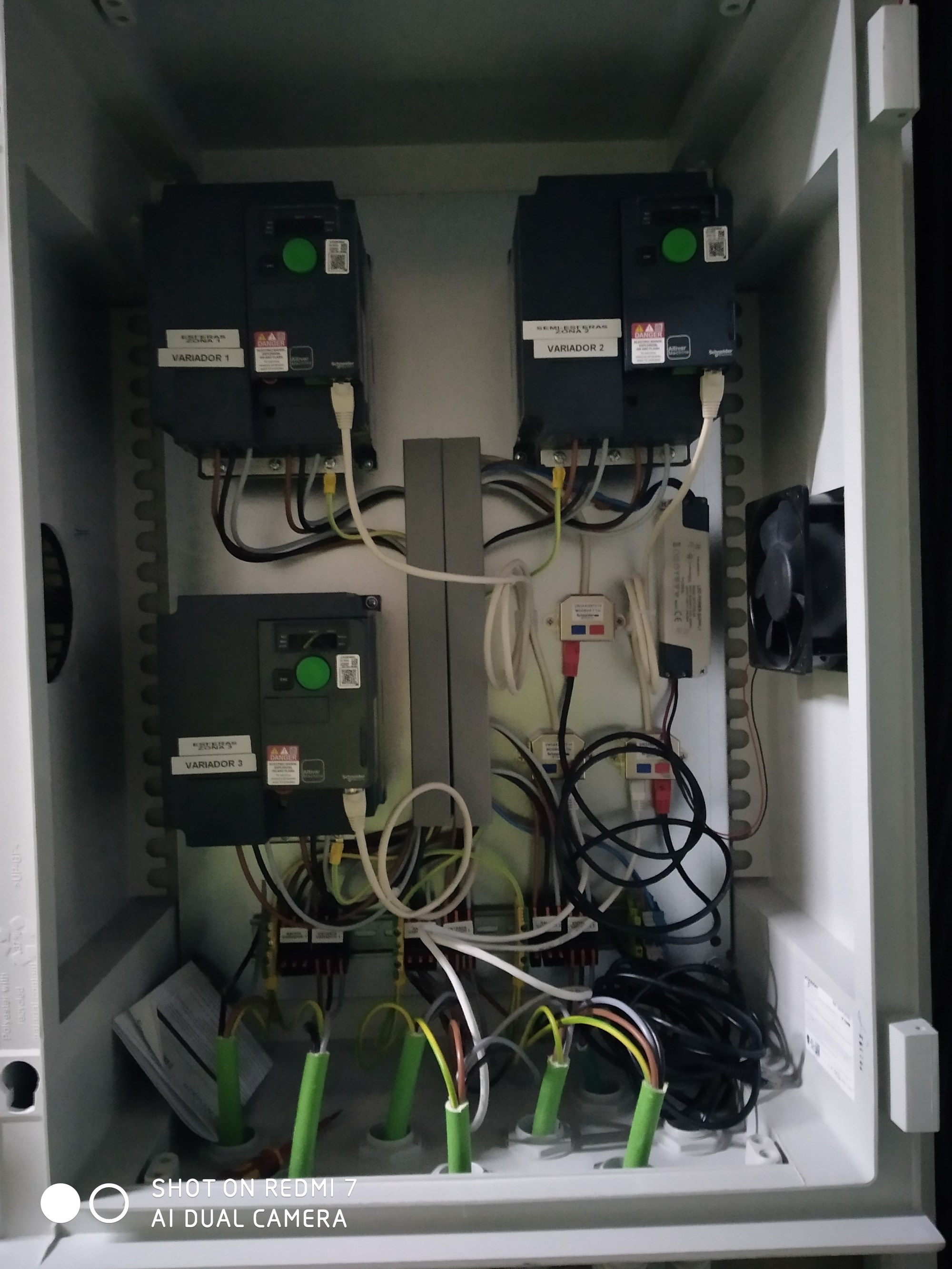 Variadores de frecuencia para el control de las tres bombas de la fuente de Onda